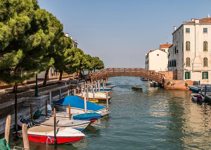 Sunny Nest Canal View In Venice Chic Movida
